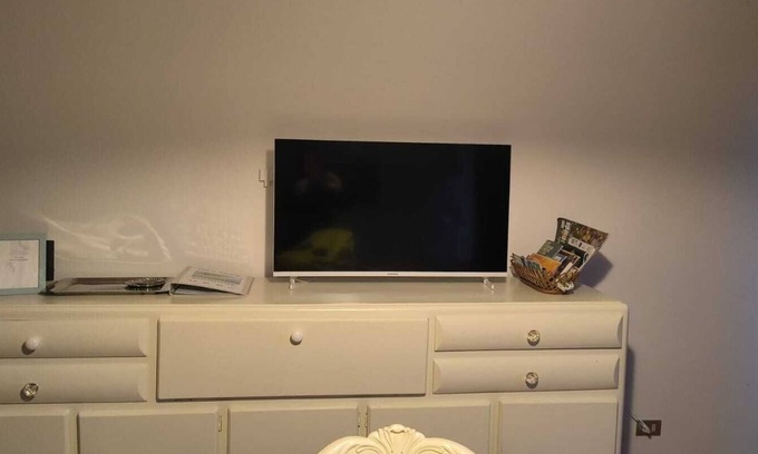 Sirmione Apartment | Amazing panorama, 70 mt from the castle, garden directly on lake, wifi