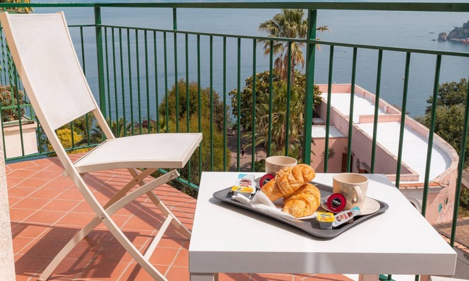 Vico Equense Hotel | Amazing Sea&Vesuvio View Suite