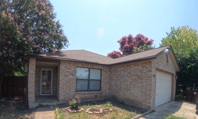 San Antonio House | Amazing single level house with pool, in HOA, near sea world right off 1604 loop
