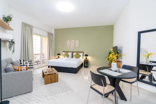 Bab Al Bahr Apartment | Amazing Studio with Balcony & Beach access-RAK