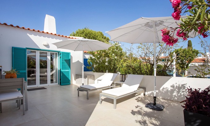 Prainha House | Amazing T4 in Prainha Village 5 min Waking to Beach and Pool