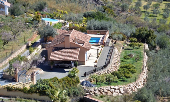 Alcaucin Villa | Amazing villa with pool, aircon and stunning views on a very special spot