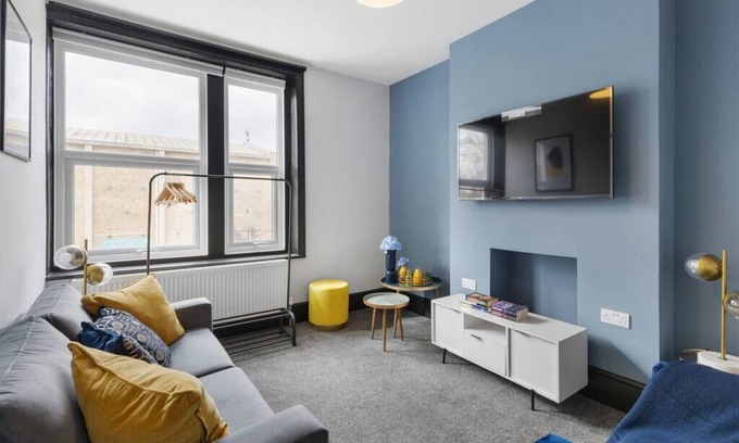 Munster Apartment | Amber and Blue: Newly Renovated Designer Flat