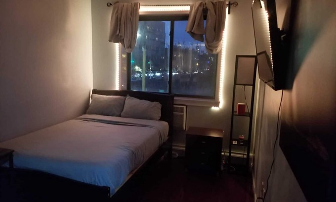 Queens Apartment | Ambient 2BR/2BA For Groups - 15 Min to City