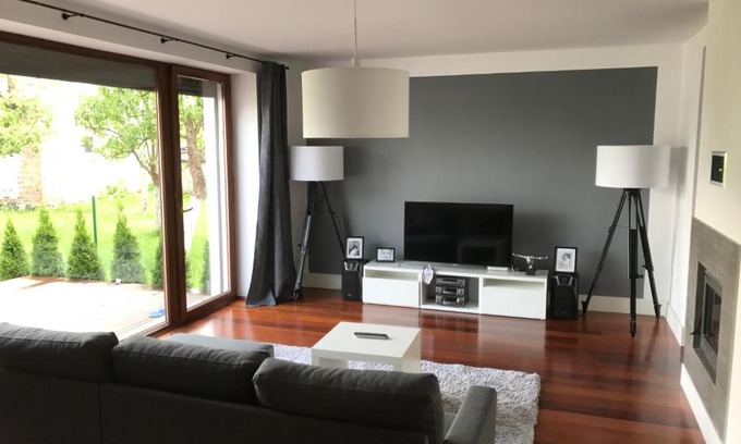 Schodnia House | Amelia