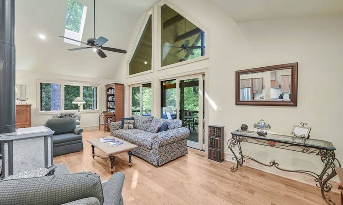Weaverville Apartment | Amenity-Packed Holiday Home
