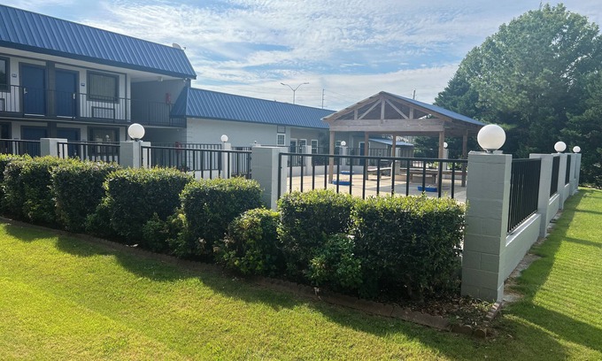 Pontotoc Hotel | American Inn - Pontotoc