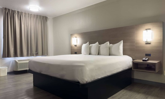 North Loop Hotel | Americas Best Value Inn Austin University