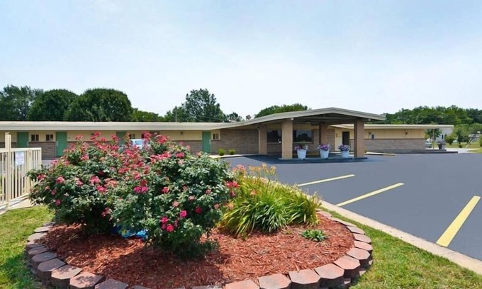 Iola Hotel | Americas Best Value Inn Iola