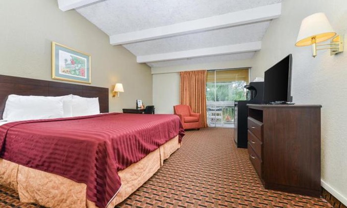 Central Sarasota Hotel | Americas Best Value Inn Sarasota