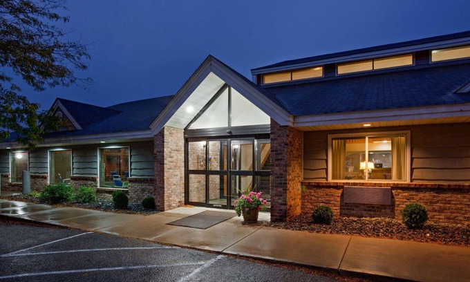 Red Wing Hotel | AmericInn by Wyndham Red Wing