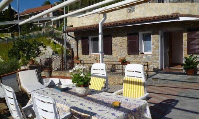 Sanremo House | Among olive trees and lavender two-room independent apartment- 6 minutes by car from Teatro Ariston