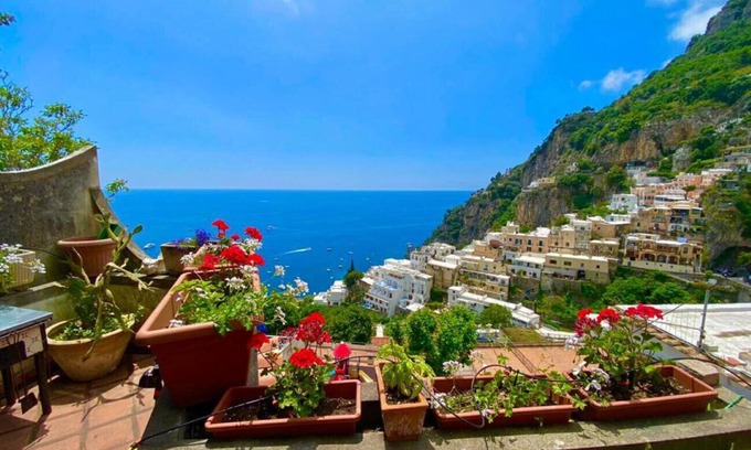Positano Ski Chalet | AMORE RENTALS - Casa Laura with Sea View Terrace