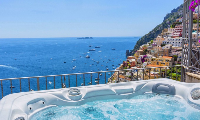 Positano Ski Chalet | AMORE RENTALS - Casa Volte Alte with External Tub, Sea View and Terrace
