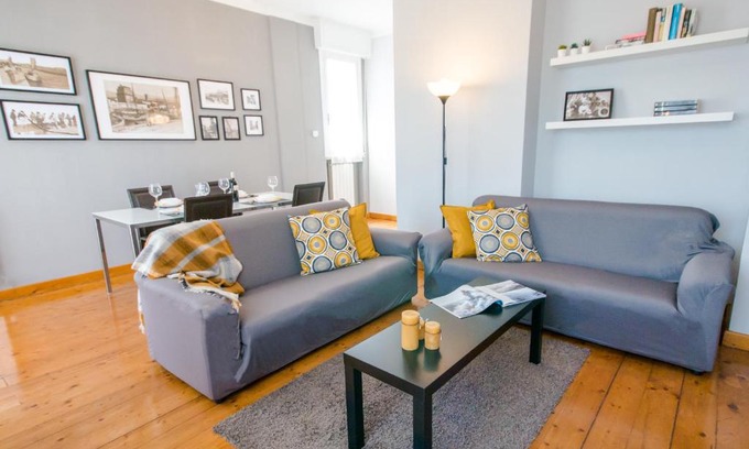 Ex Campo d'Aviazione Apartment | Ampio, elegante apt con aria condizionata e bici gratis