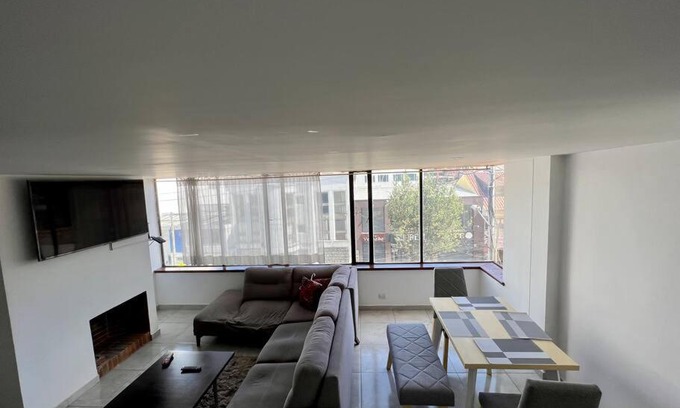 Antiguo Country Apartment | Amplio Apartamento cerca a la Zona T