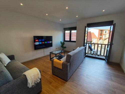 Muxia Apartment | Amplio Apartamento nuevo en el centro de Muxía - Balcón - Cama King Size - TV 65pulgadas