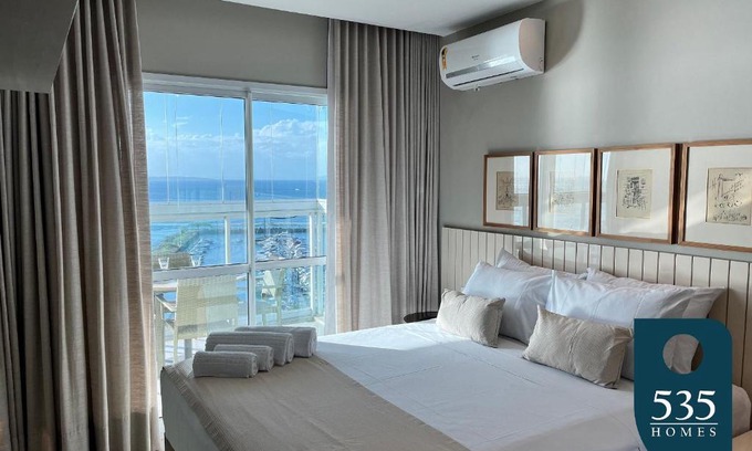 Dois de Julho Apartment | Amplo Quarto e Sala Vista Baía de Todos os Santos