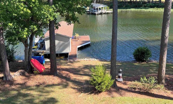 Henrico House | An amazing waterfront home on Lake Gaston. The perfect lake house.