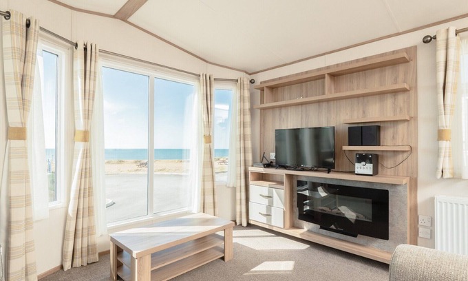 Bridport House | An attractive pet friendly 12ft-wide caravan.