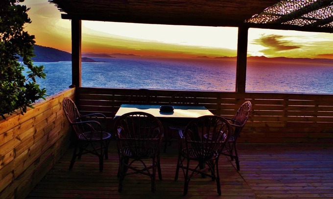 Ile du Levant House | An isolated landmark, on a golden and summer island!