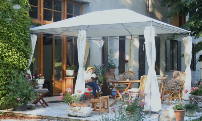 Duras Apartment | An Oasis Of Tranquillity. Wing of a lovely old house set in park-like grounds