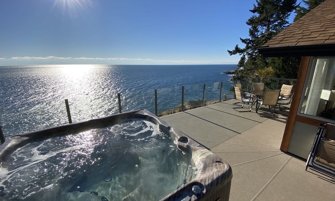 Otter Point House | An oceanfront escape with a breathtaking view