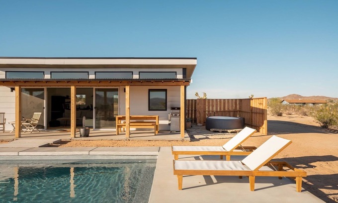 Joshua Tree House | An unforgettable experience in organic modern luxury in the middle of the desert + BRAND NEW POOL