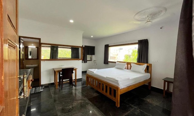 Mahabalipuram Beach Hotel | ANAND Beach Guesthouse by Moonrocks