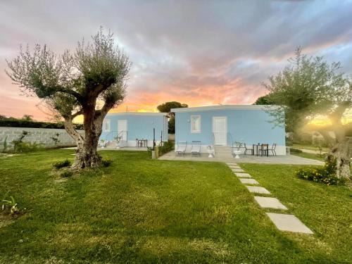 Fontane Bianche Ski Chalet | Anastasia Beach Cottage GIRASOLE
