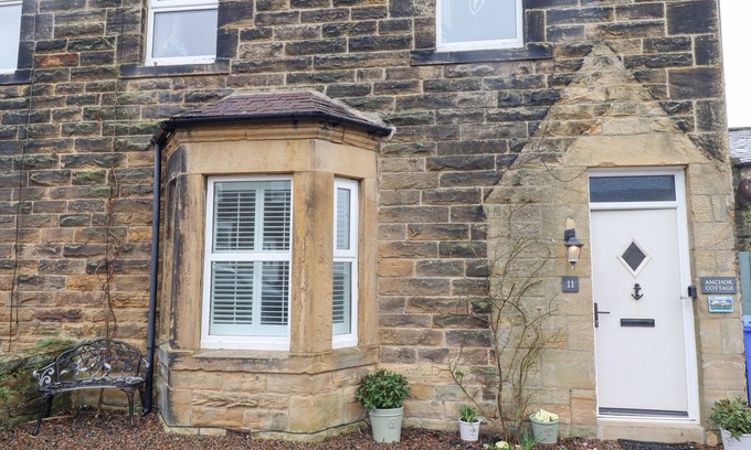 Seahouses Cottage | ANCHOR COTTAGE (SEAHOUSES), pet friendly, with open fire in Seahouses