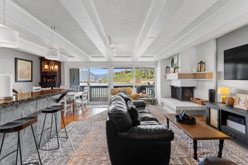 Dillon Apartment | Anchorage West Condos Building 10 Unit 105 by Summit County Mountain Retreats
