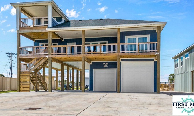 Port O Connor House | ANCHORS AWEIGH Larry's Harbor POC GUESTS LOVE