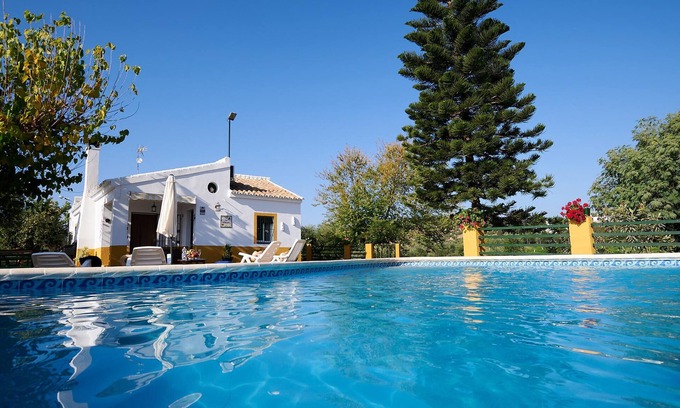Penaflor House | Andalusian finca with charm welcomes you with swimming pool and mountain views.