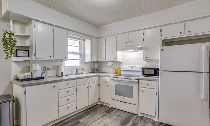 Andover House | Andover Abode - sleeps 6