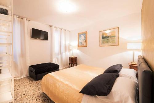 Cannaregio Apartment | ANDREA Venice FLAT 1st Floor