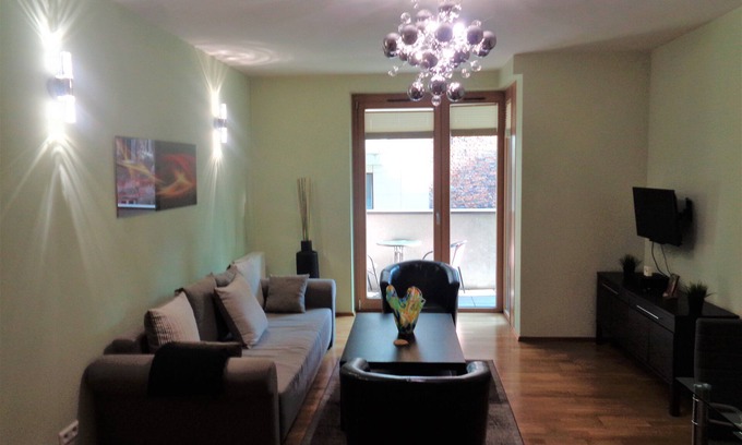 City Centre Apartment | Angel Plaza Apt. near Old Town with Balcony, Elevator, A/C, 24 hr Concierge