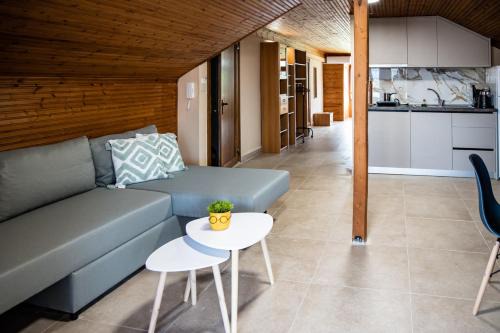 Stavros Apartment | ANGO Secont Floor Apartment