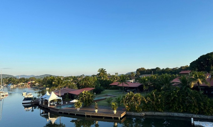 Bracui House | Angra dos Reis Mansion - 4,000 m2 of green area. 150 m of canal frontage. 100-foot boat