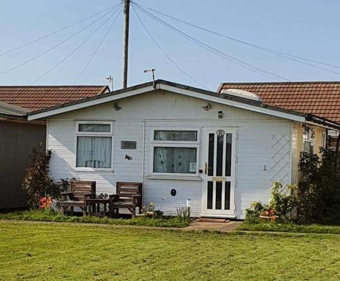 Mablethorpe and Sutton Ski Chalet | Animal friendly Sea 2 mins away