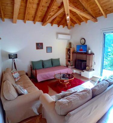 Vamvakou Villa | Anna's Village House in Tsintzina