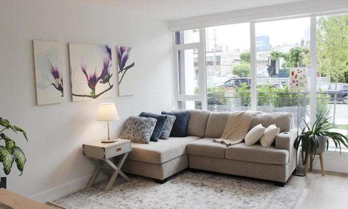 Metrotown Apartment | Anna Town Home