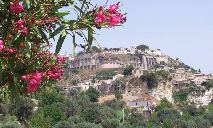 Gerace House | Antique palazzo with an original atmosphere, sea view