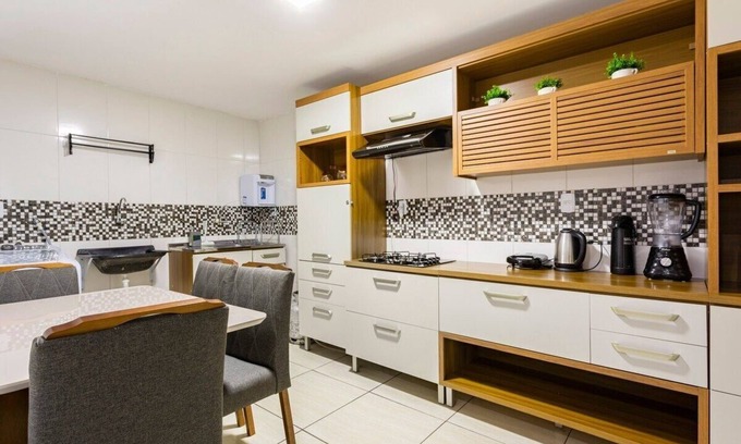 Vicente Pires House | Ap Com Suite ,wi-fi 500mb , Estacionamento, Elevador, Cozinha Completa , Jr Catito