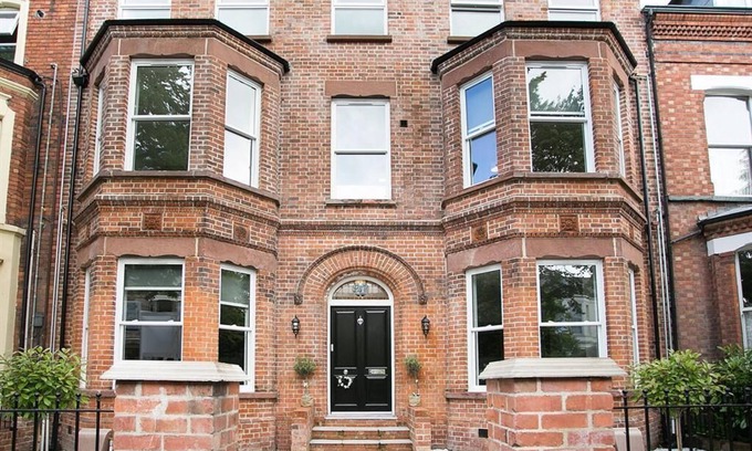 Queens Quarter Apartment | APART 4 (2 BEDROOM SLEEPS 4 ADULTS)