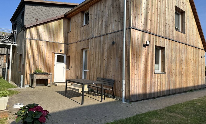 Feldberger Seenlandschaft Apartment | Apartment 'Urlaub Auf Dem Land' with Private Terrace and Wi-Fi