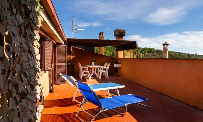 Le Rocchette Apartment | Apartment 'Casa Bel Mare' with Private Terrace and Air Conditioning