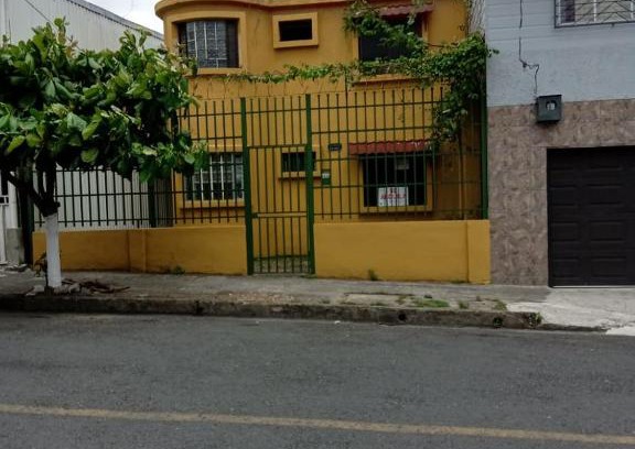 Catedral Apartment | APART YENNY, MUSOC, TRACOPA bus, cerca Clinica Biblica y Carit