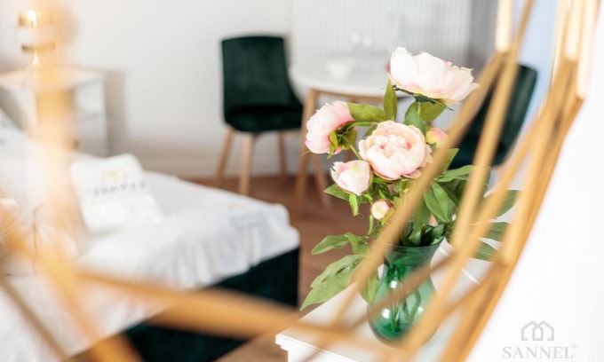 Pobierowo Apartment | Apartament Golden Mirror z basenami, strefą saun,jacuzzi W CENIE!- Pinea Apartments Pobierowo-SANNEL Apartments for rent