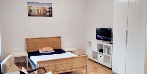 Nowa Praga Apartment | apartament Hallera Square Warsaw 27m2